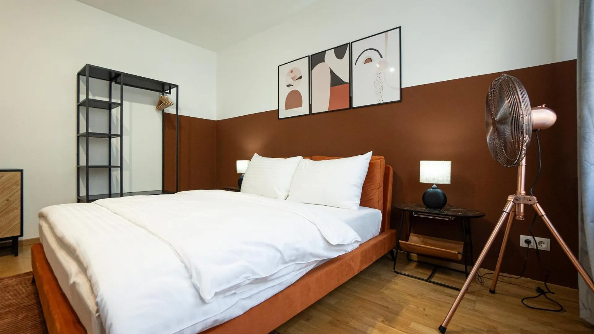 Spacious Studio In Prime Location With Queen Bed Vienna Austria