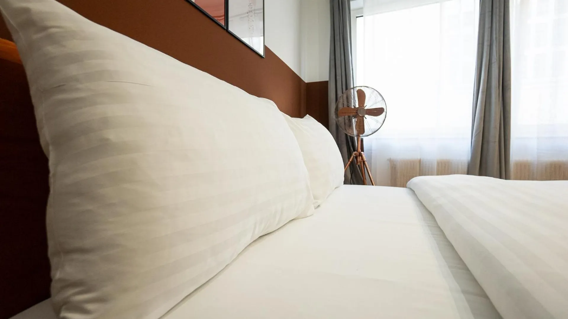 Spacious Studio In Prime Location With Queen Bed Vienna 0*,  Austria