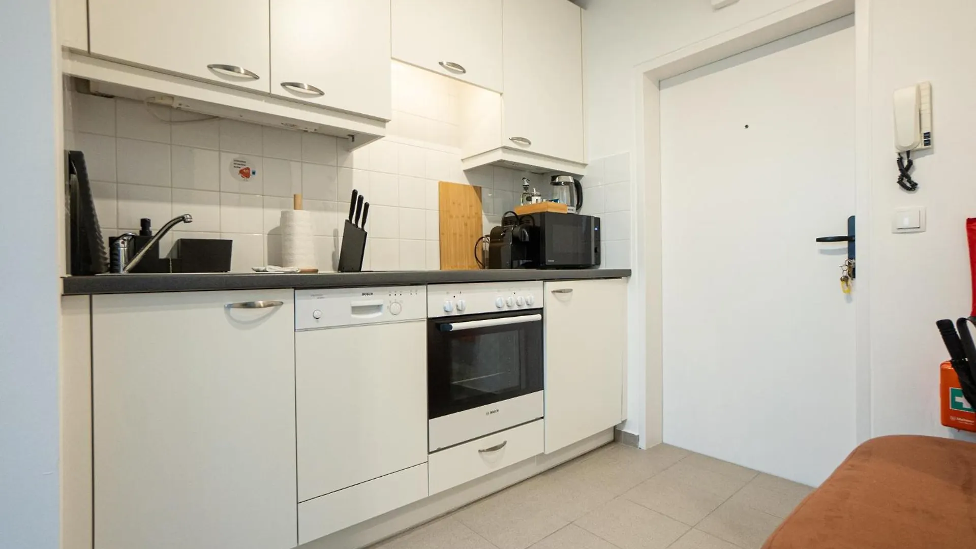 Spacious Studio In Prime Location With Queen Bed Vienna
