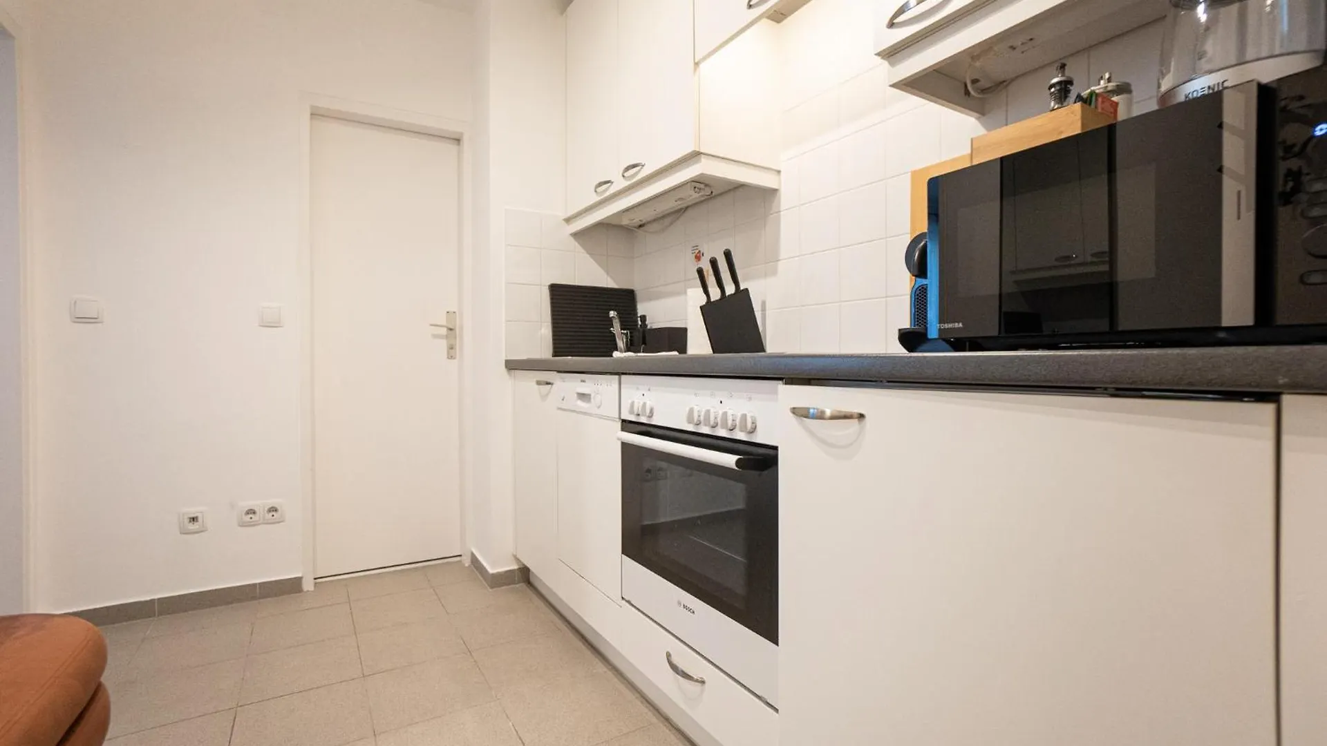 Spacious Studio In Prime Location With Queen Bed Vienna Apartment