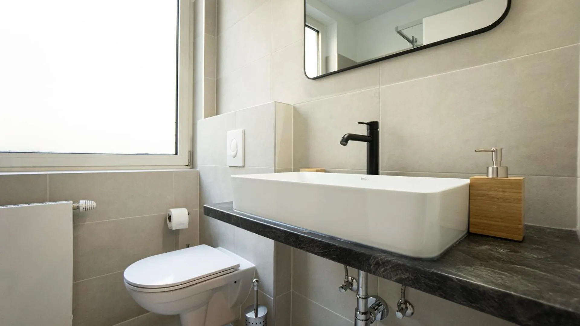 Spacious Studio In Prime Location With Queen Bed فيينا 0*,  النمسا